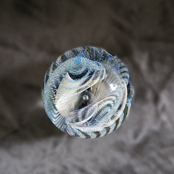 ROBERT EICKHOLT Signed 1983 Art GLASS Paperweight Blue Iridescent. - Picture 5 of 15